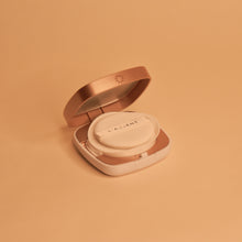 Charger l'image dans la galerie, Poudrier rechargeable gravé avec un soleil. 